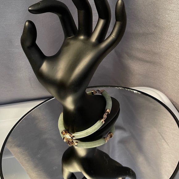 14k Solid Gold and Green Jade Bracelet - Picture 11 of 15